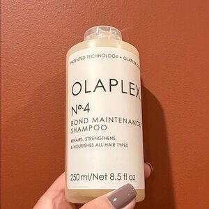 OLAPLEX No.4 Bond Maintenance Shampoo - White Bottle